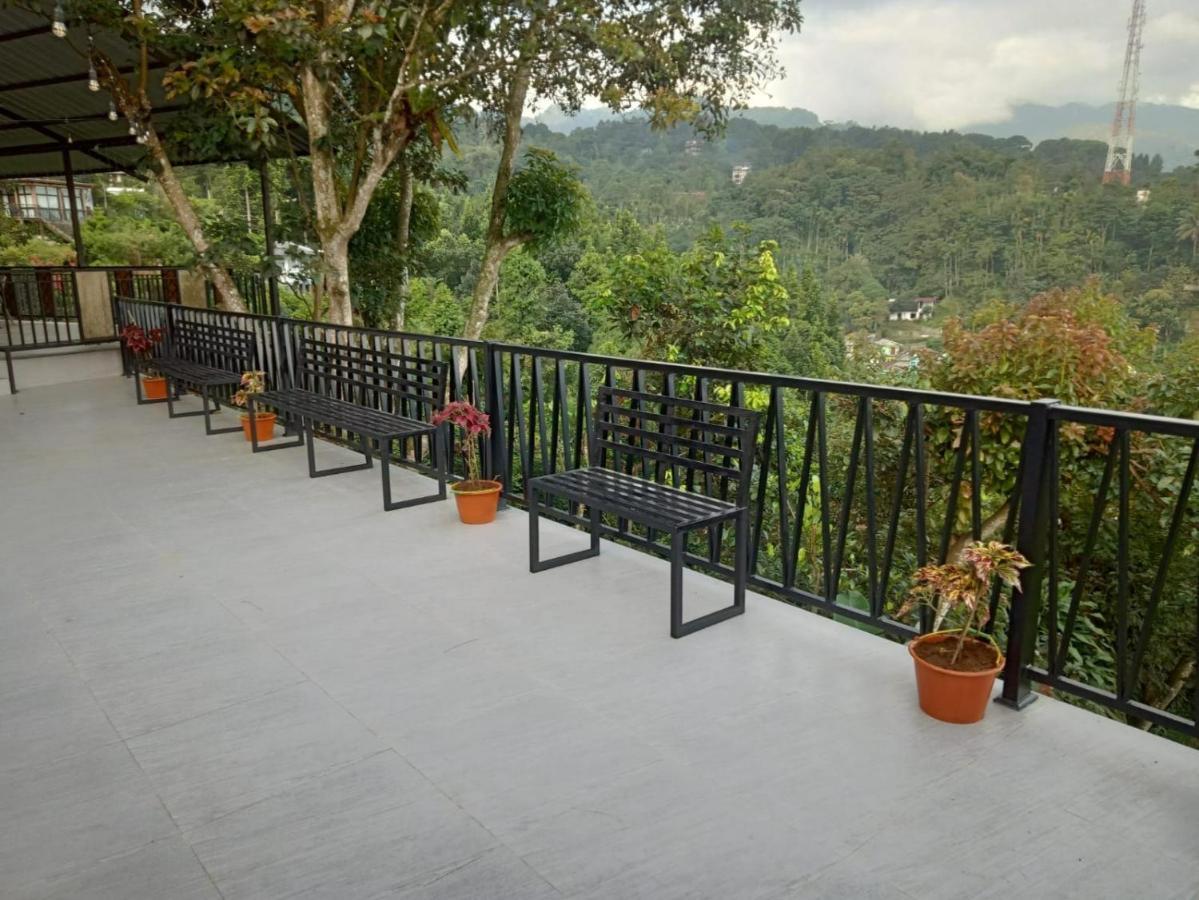 Villa Chacha At Macarena, Megamendung Exterior photo