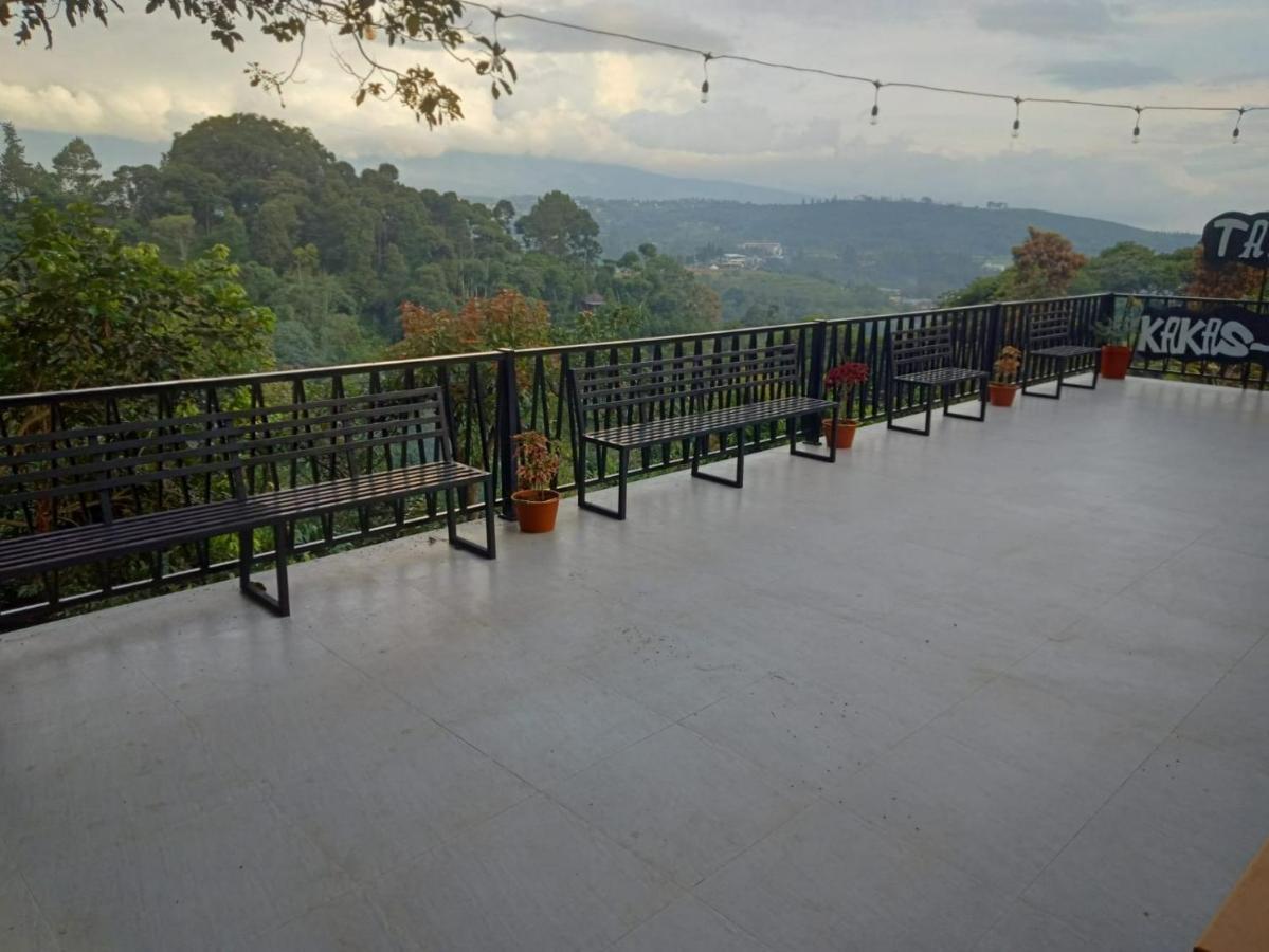 Villa Chacha At Macarena, Megamendung Exterior photo